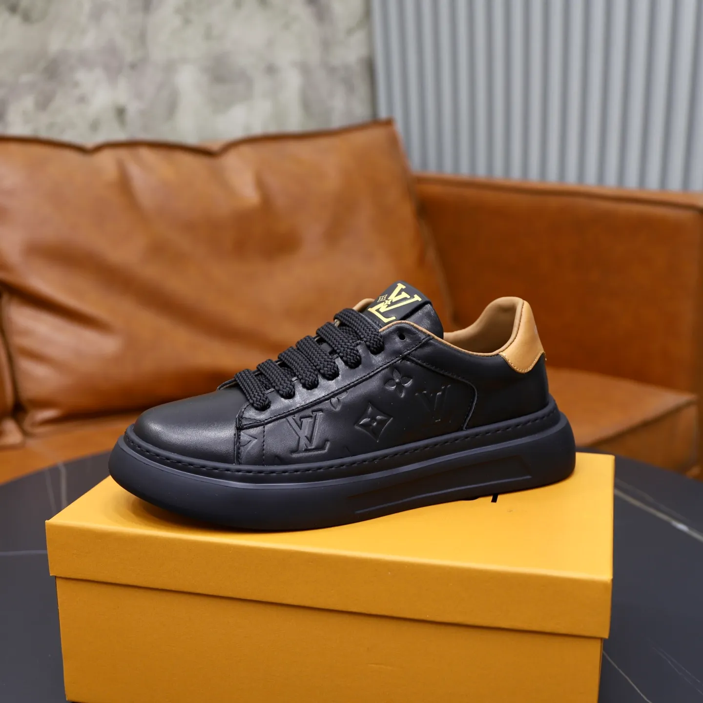 Ex-factory price: 460💰🙅‍♂️🙅‍♂️🙅‍♂️ Brand: LV Louis Vuitton Standard code: 38-44 (45 customized) Grade: Same as the official website Material: Original cowhide fabric Comfortable cowhide lining Increased lightness, wear-resistant and soft outsole Style category: Men's fashionable casual shoes Running sneakers Distinguished luxury brand elements Top luxury Color: actual picture color